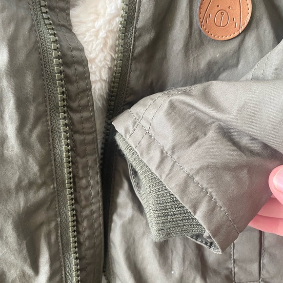 Army Green waterproof coat - Picture 2 of 5